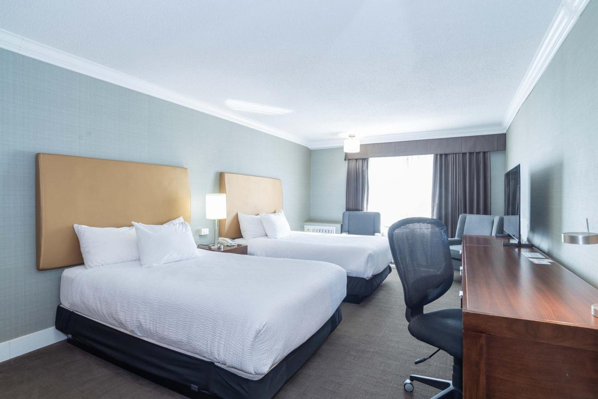 Sandman Hotel וורנון מראה חיצוני תמונה