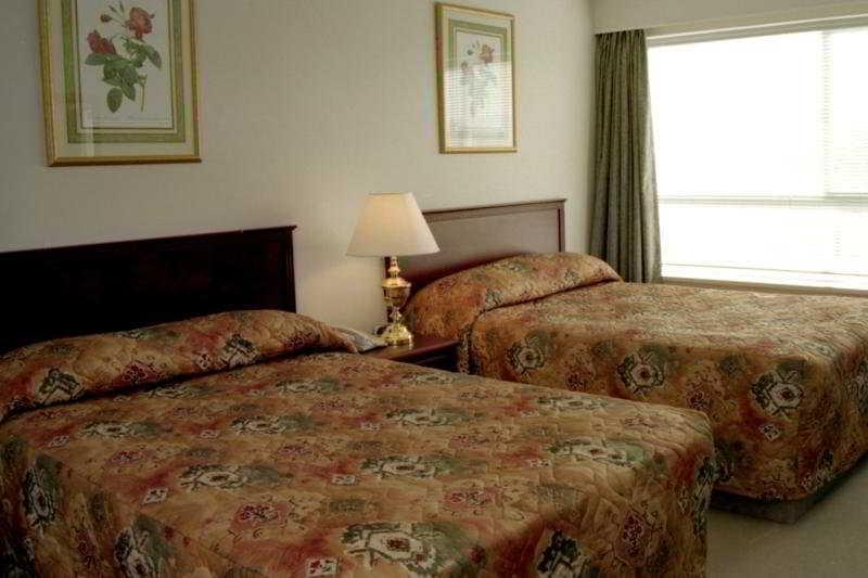 Sandman Hotel וורנון מראה חיצוני תמונה